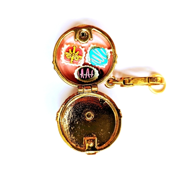 Rare find! Vintage Juicy Couture adorable bakery box. - Picture 2 of 3